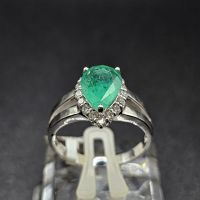 Nhẫn vàng trắng nữ cao cấp đá chủ Ngọc Lục Bảo(Emerald) viền tấm Kim Cương - NVĐQ1245