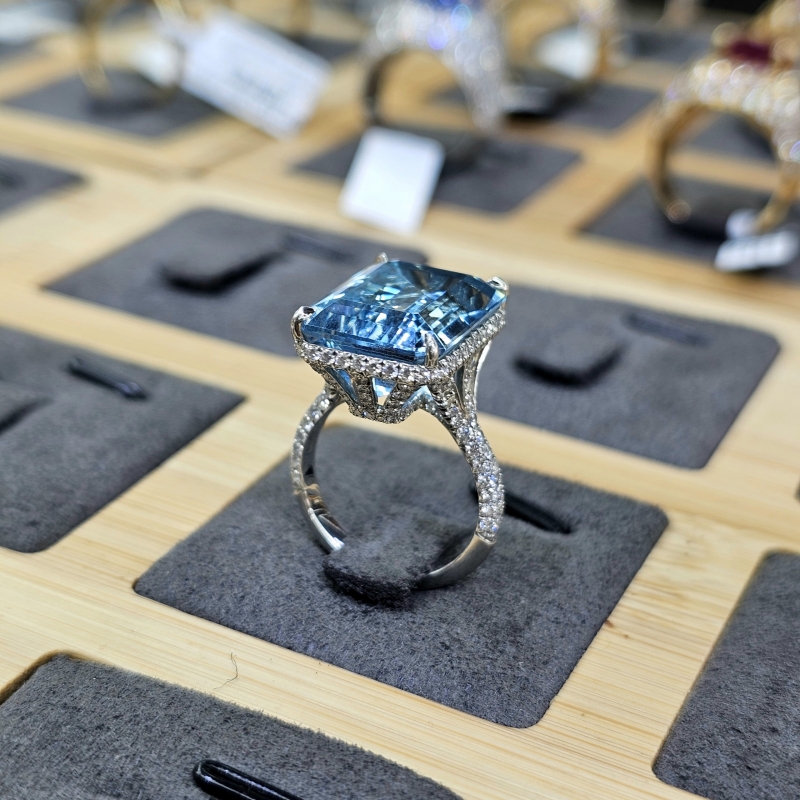 nhan-bach-kim-nu-platinum-full-xoan-da-chu-aquamarine-thien-nhien-cao-cap-vip-nvn1141