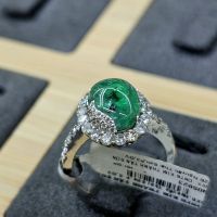 Nhẫn vàng trắng nữ cao cấp đá chủ Ngọc Lục Bảo(Emerald) viền tấm Kim Cương - NVĐQ934