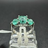 Nhẫn vàng trắng nữ cao cấp đá chủ Ngọc Lục Bảo(Emerald) viền tấm Kim Cương - NVĐQ1236