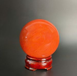 Quả cầu phong thủy đỏ thiên nhiên đá thủy tinh núi lửa ĐK:6,8cm - Hợp mệnh hỏa, thổ - QCPT1207