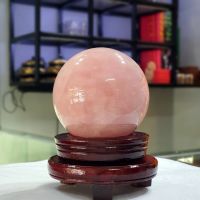 Quả Cầu Phong Thủy Đá Thạch Anh Hồng Thiên Nhiên ĐK:11cm Bao Kiểm Định - Hợp Mệnh Hỏa Thổ - QCTAH1102