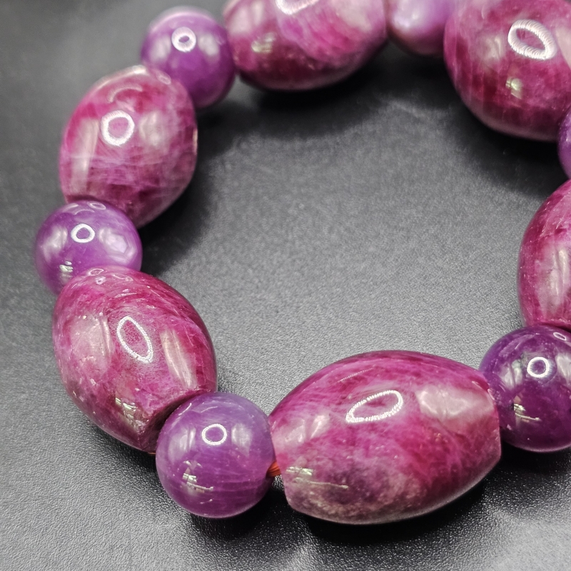 Đá Ruby Có Tác Dụng Gì? Ý Nghĩa Và Cách Sử Dụng Trong Phong Thủy